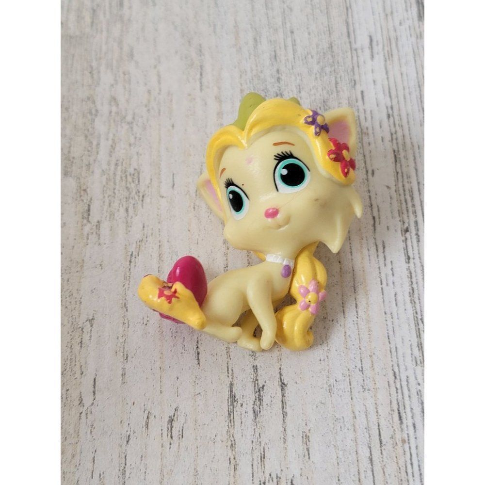 Palace pet cat flower hair yellow‎ mini toy figure